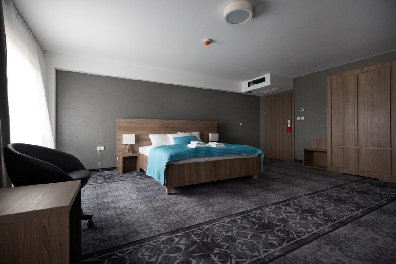 Hotel Porto ラドムスコ エクステリア 写真