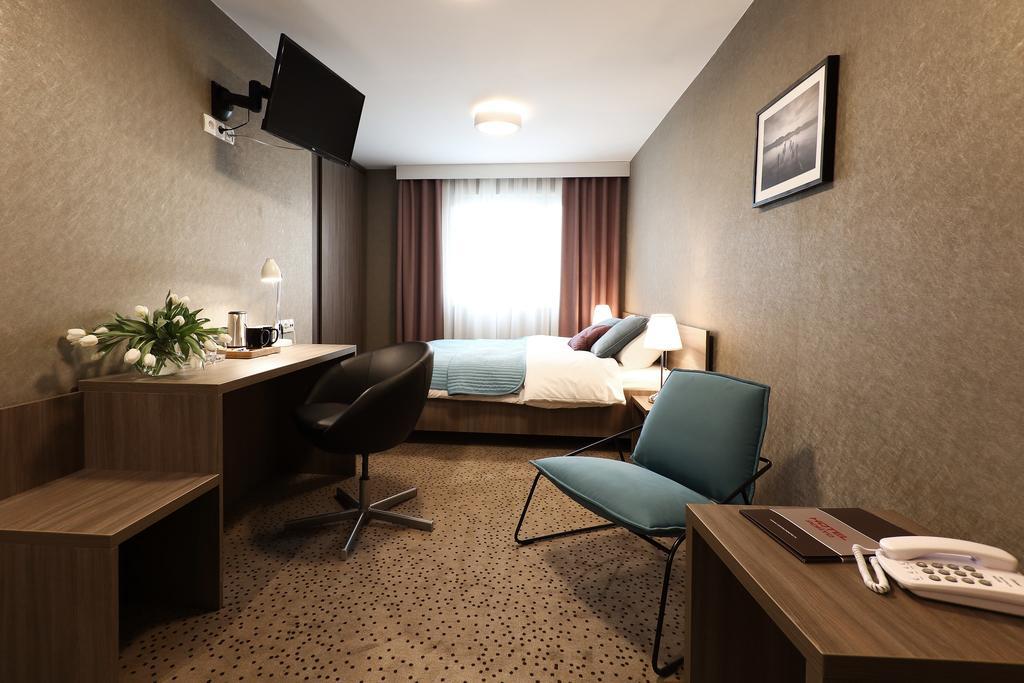 Hotel Porto ラドムスコ エクステリア 写真